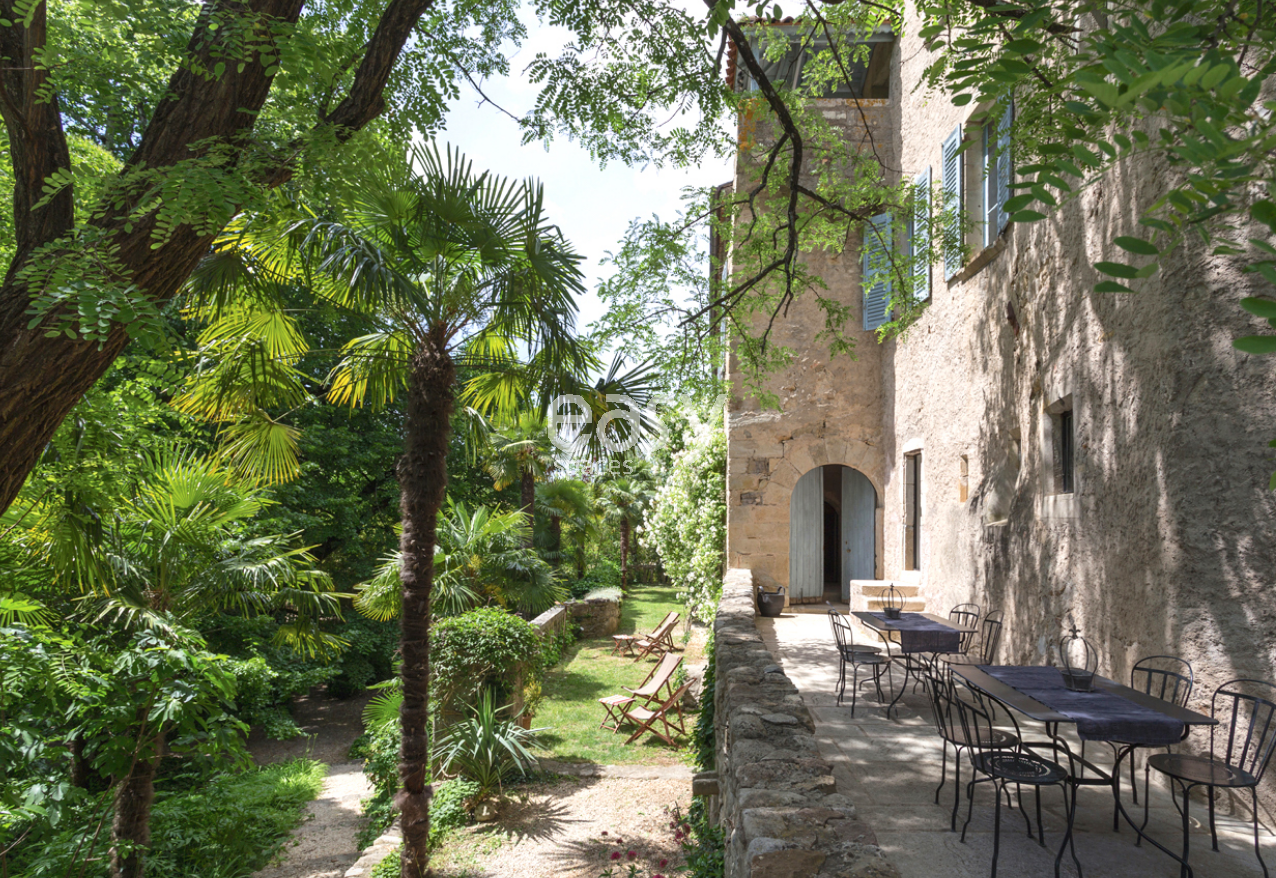 Location scouting agency specialized in finding filming locations and sets in Montélimar and Marseille areas